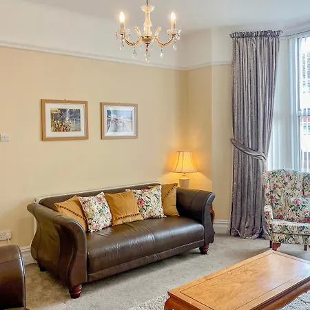 בית נופש Town House *